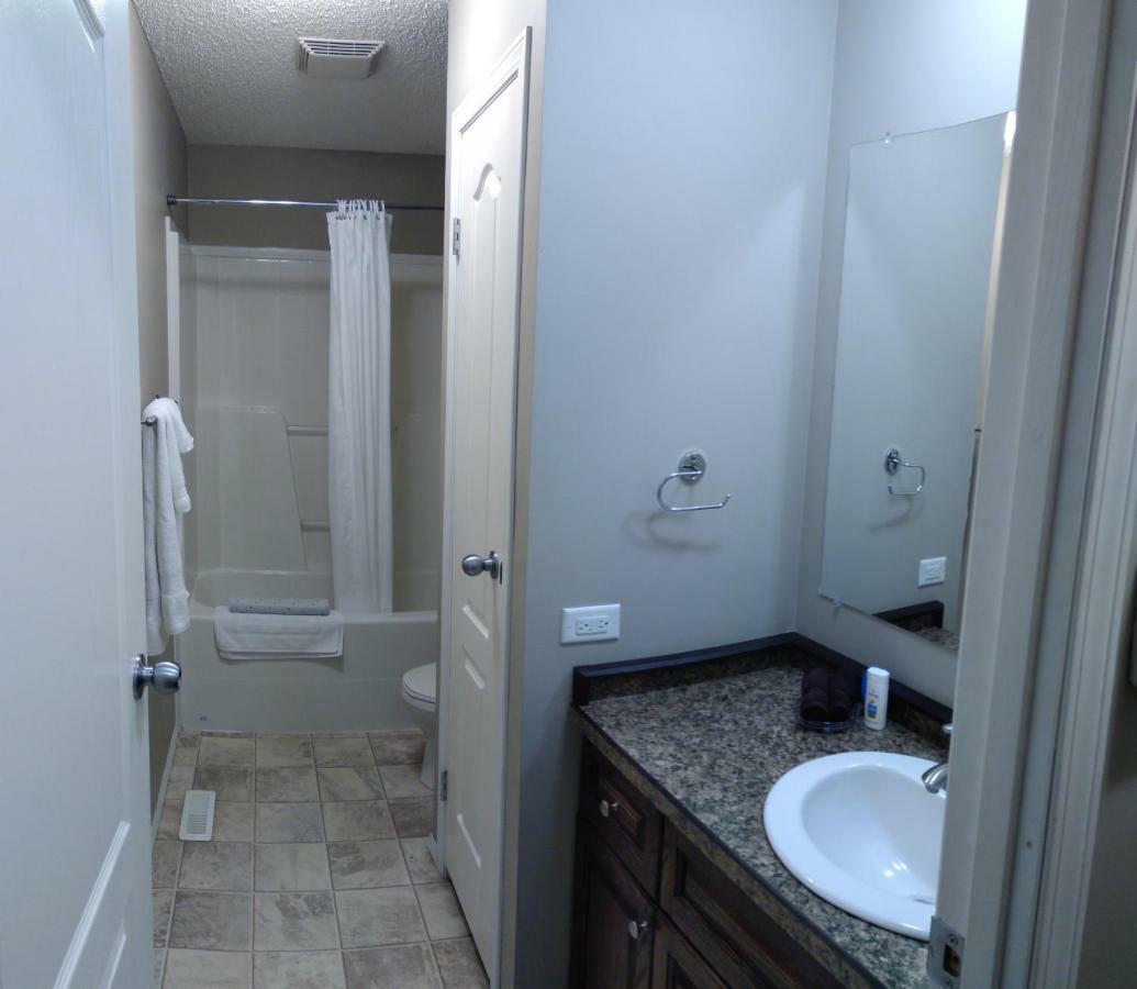 Campbell'S Accommodations Gull Lake Экстерьер фото